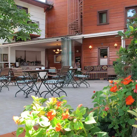 מלון Garden Luxury Suites *